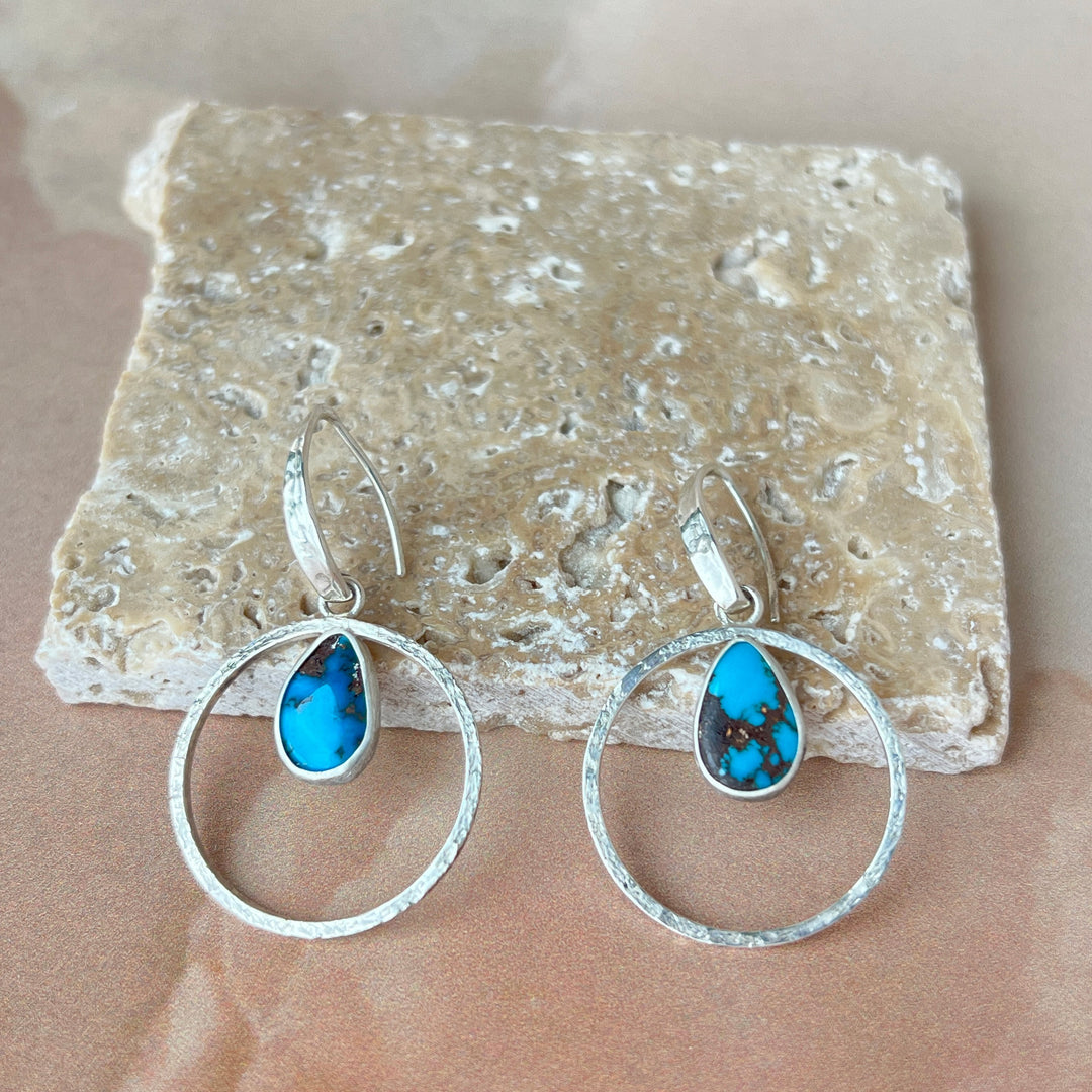 These deep-blue stones have a beautiful copper matrix and are framed with sterling silver hoops. A linen-texture gives the hoops an organic look & subtle shine. Perfect to wear for summer or pack for your summer getaway.